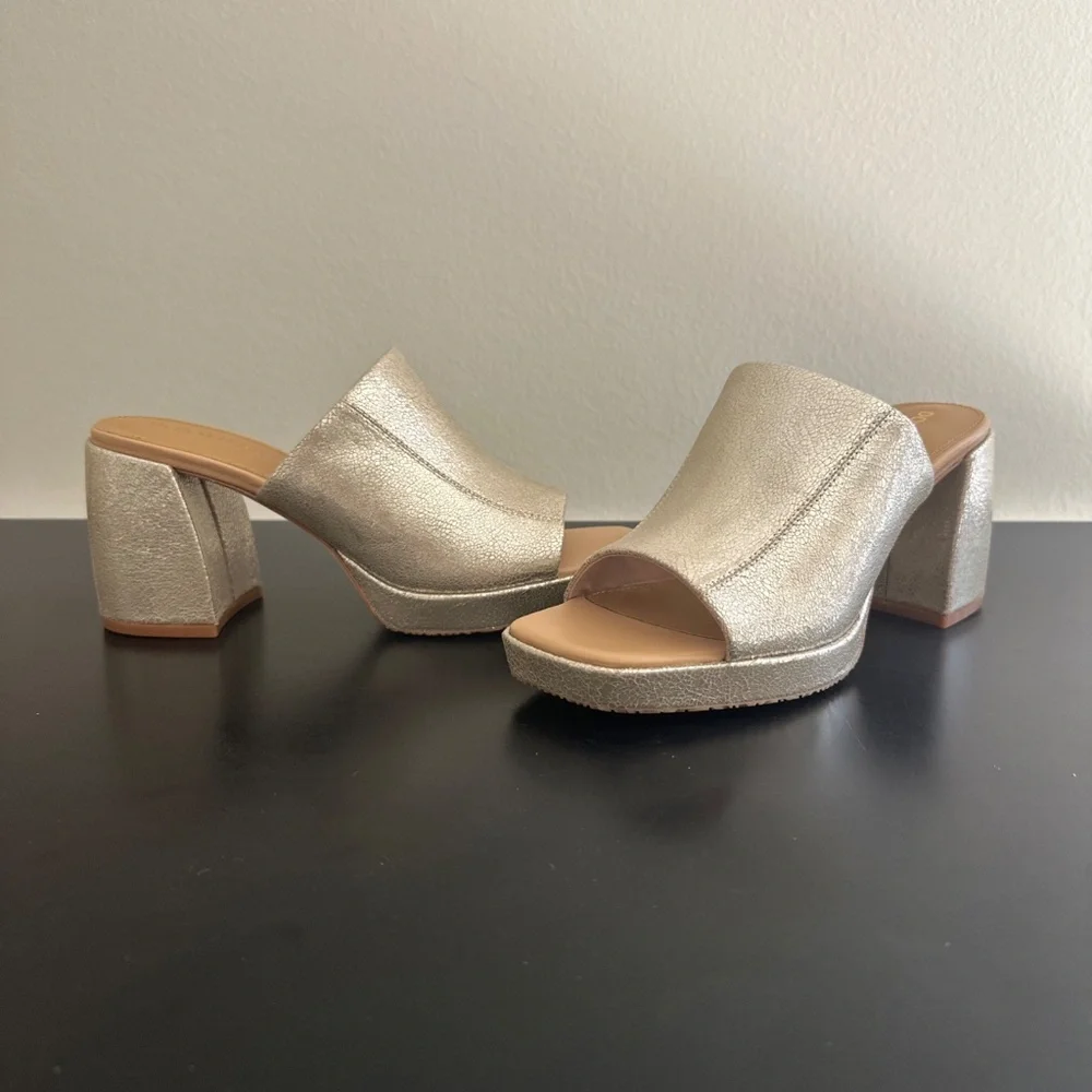 Donald Pliner Turner Platform Heeled Sandal Metallic Gold Women's Sz 6.5 NEW